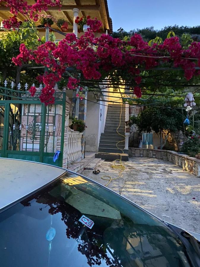 Vila Sinani ซารานเดอ ภายนอก รูปภาพ