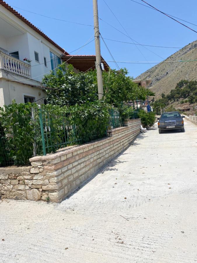Vila Sinani ซารานเดอ ภายนอก รูปภาพ